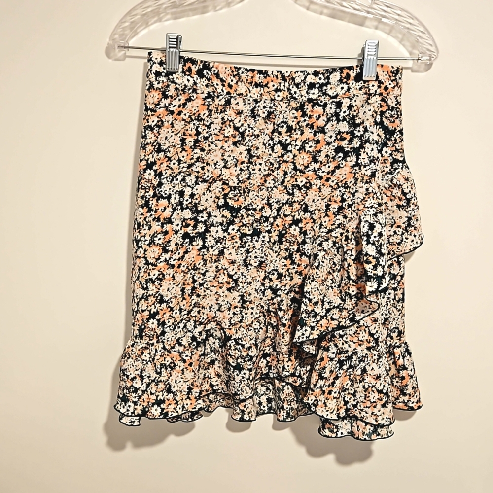 LAUREN CONRAD Floral print ruffle edge skirt side zipper size small. EUC